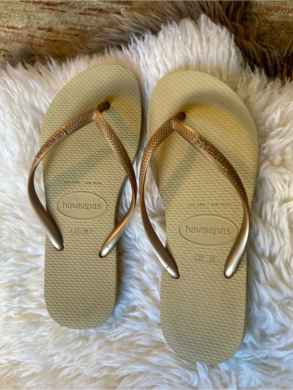 Havaianas Women’s Slim Metallic Flip Flops - Gold 37-38